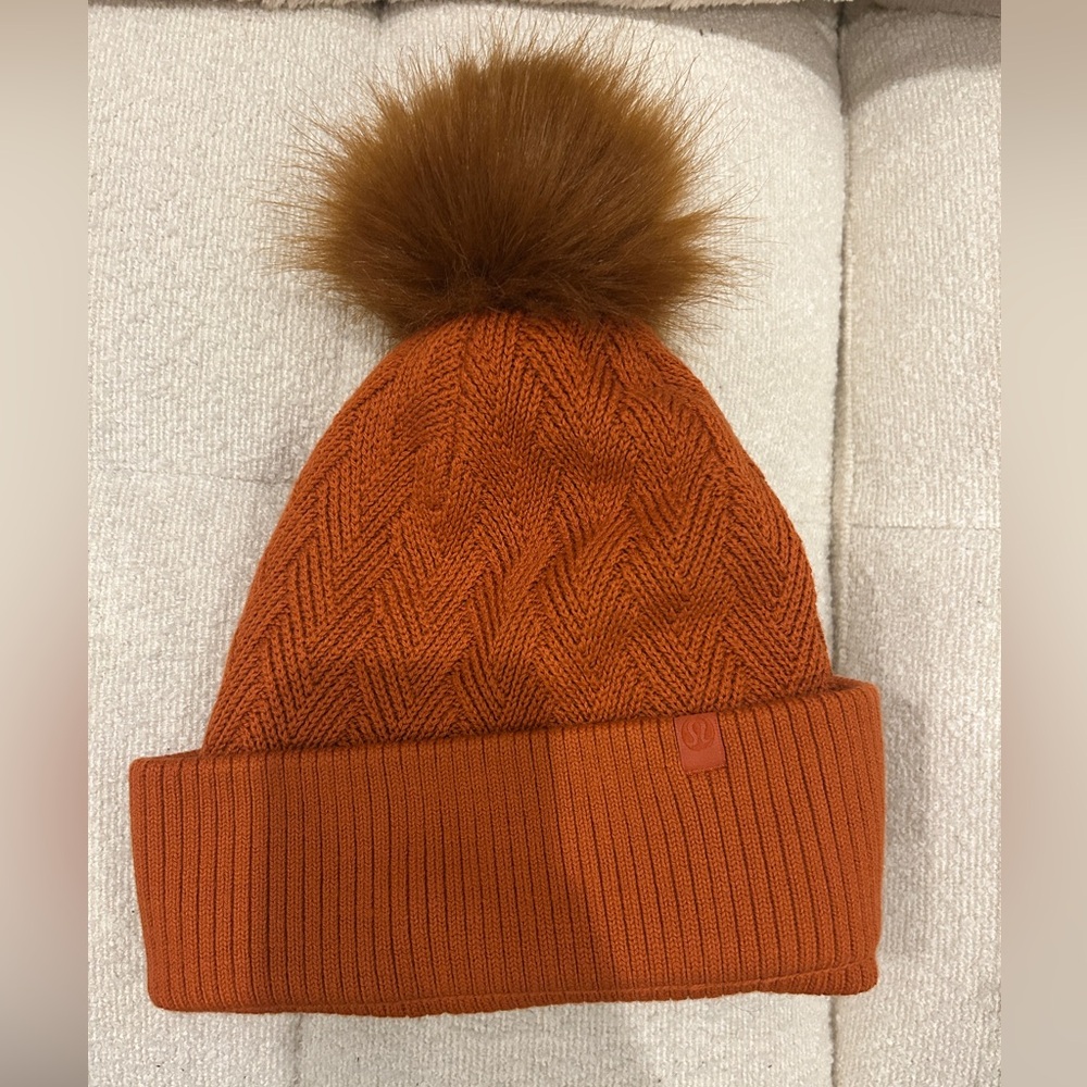 lululemon pom pom beanie